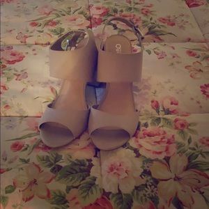 I am selling a nice pair of shoes today